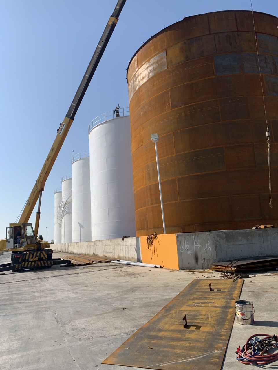 Visit to an industrial storage tank construction project